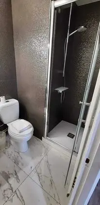 Standard Tek Büyük Yataklı Oda (with Shower)
