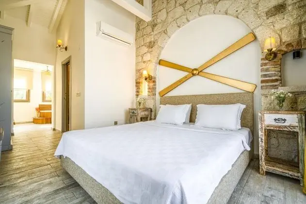 Junior Suite-Jakuzili, Havuz ve Bahçe Manzaralı, Jakuzili