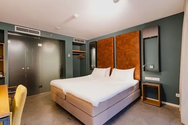 Double or Twin Room (atrium view)