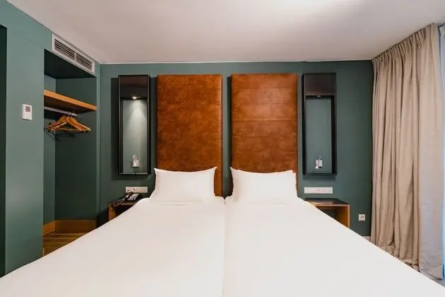 Double or Twin Room (atrium view)