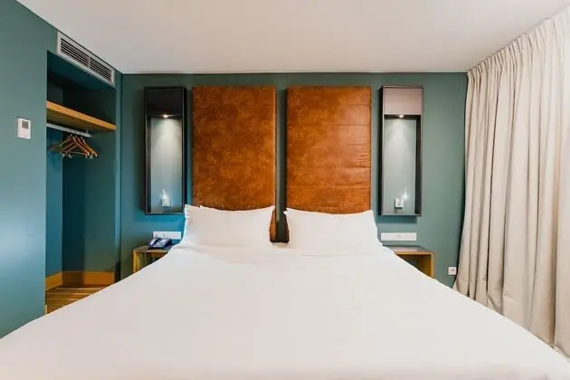 Double or Twin Room (atrium view)