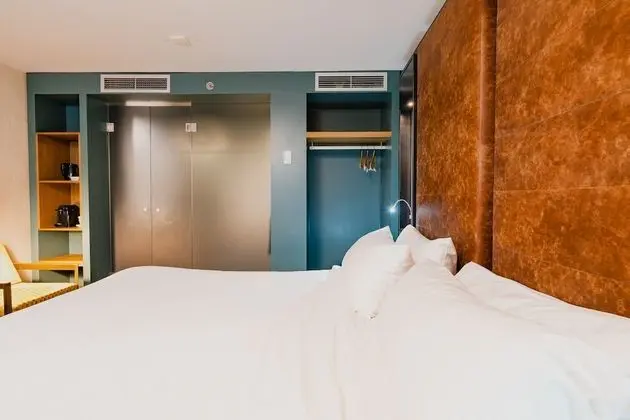 Double or Twin Room (atrium view)