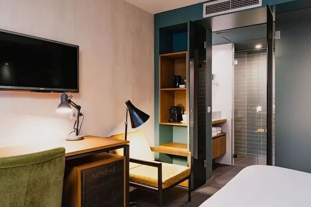 Double or Twin Room (atrium view)