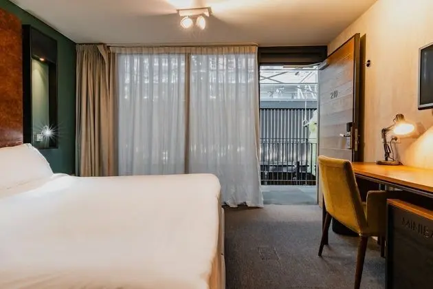 Double or Twin Room (atrium view)