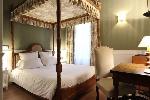 Classic Tek Büyük Yataklı Oda