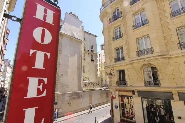 Classic Tek Büyük Yataklı Oda