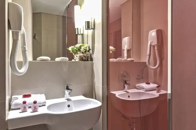 Standard Tek Büyük veya İki Ayrı Yataklı Oda