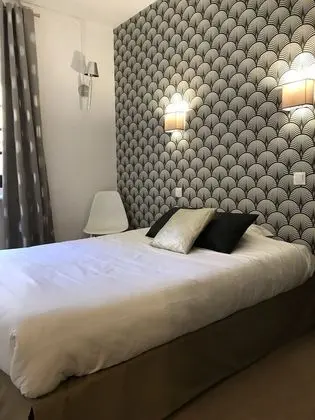 Tek Kişilik Oda, 1 Büyük (Queen) Boy Yatak