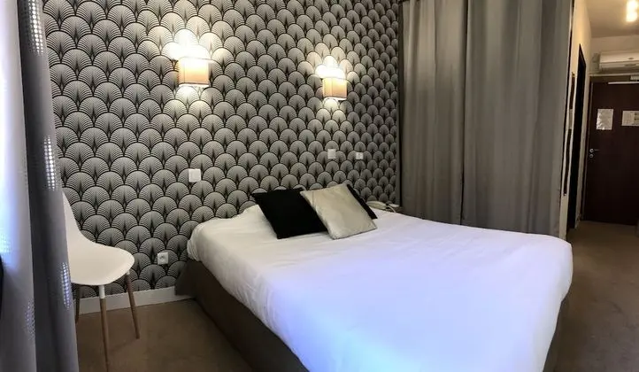 Tek Kişilik Oda, 1 Büyük (Queen) Boy Yatak