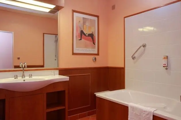 Club Tek Büyük Yataklı Oda