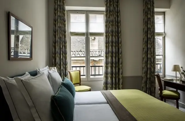 Superior Oda, Şehir Manzaralı (Executive Louvre)