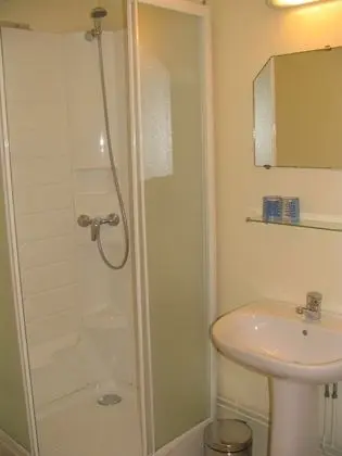 Standard Dört Kişilik Oda, Özel Banyo