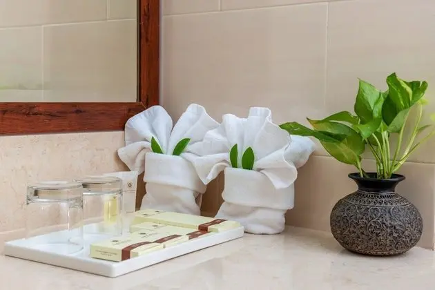 Deluxe Double Room, Bathtub, Balcony (Free Two Way Airport Transfer)