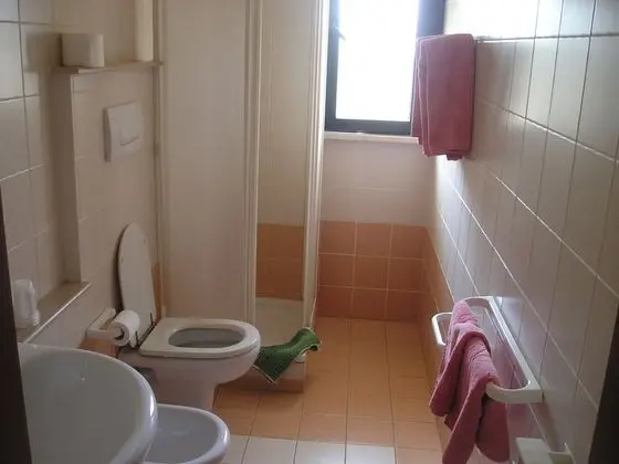 Üç Kişilik Oda