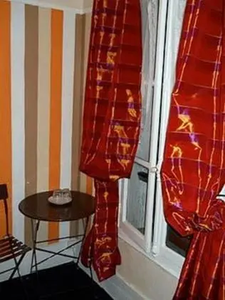 Tek Büyük Yataklı Oda, Ortak Banyo