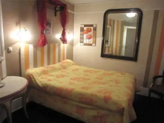 Tek Büyük Yataklı Oda, Ortak Banyo