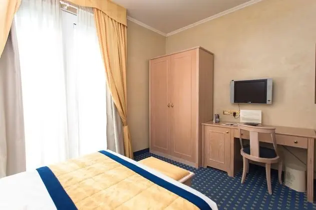 Comfort Büyük Yataklı Tek Kişilik Oda
