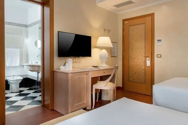 Comfort Büyük Yataklı Tek Kişilik Oda