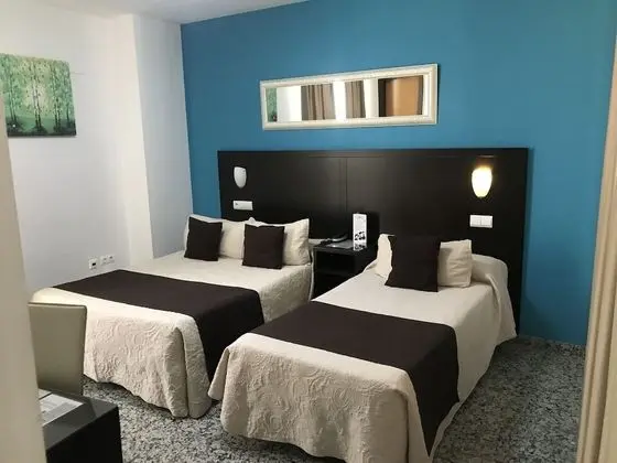 Üç Kişilik Oda