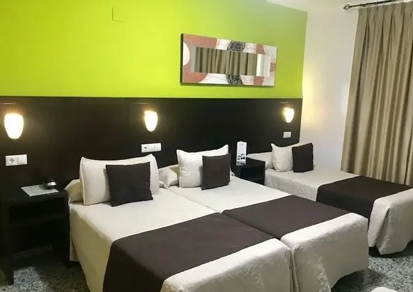 Üç Kişilik Oda