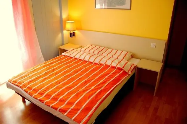 Tek Büyük veya İki Ayrı Yataklı Oda, Ortak Banyo