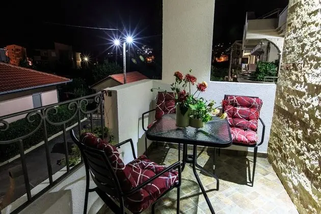 Studio for 3, first floor, sea view