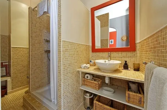 Comfort Tek Büyük Yataklı Oda, Özel Banyo, Bahçe Manzaralı (au 1 étage)