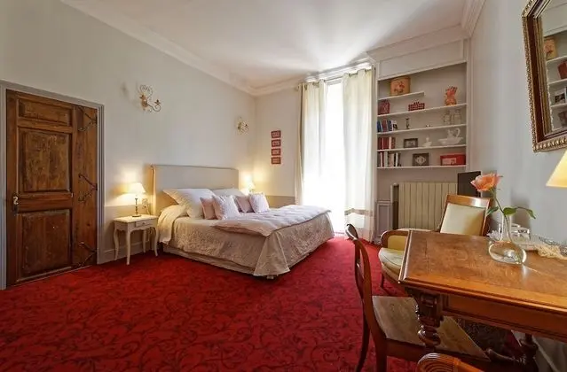 Romantic Tek Büyük veya İki Ayrı Yataklı Oda, Özel Banyo, Bahçe Manzaralı (au 1 étage)