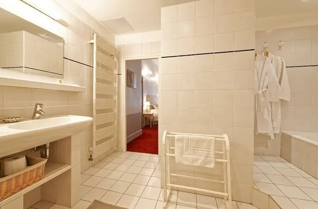 Romantic Tek Büyük veya İki Ayrı Yataklı Oda, Özel Banyo, Bahçe Manzaralı (au 1 étage)