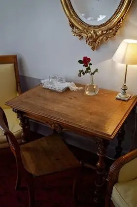Romantic Tek Büyük veya İki Ayrı Yataklı Oda, Özel Banyo, Bahçe Manzaralı (au 1 étage)