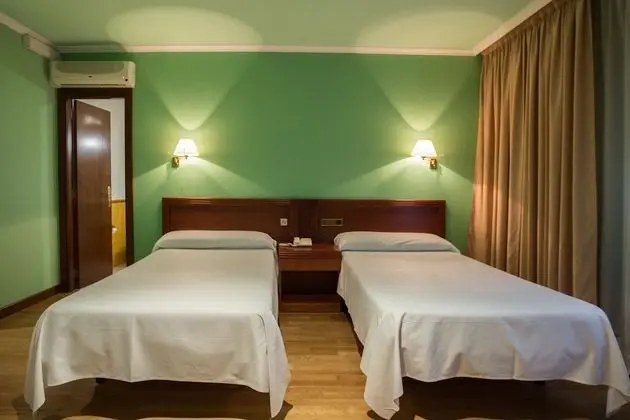 Standard Büyük Yataklı Tek Kişilik Oda