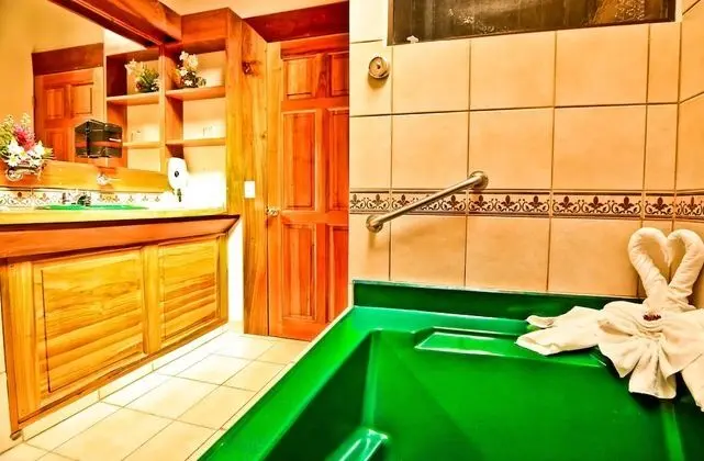 Standard Tek Büyük Yataklı Oda, Bahçe Manzaralı