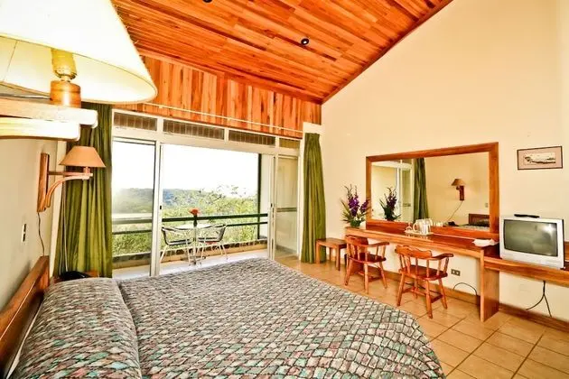 Superior Tek Büyük Yataklı Oda, 2 Çift Kişilik Yatak, Balkon, Bahçe Manzaralı