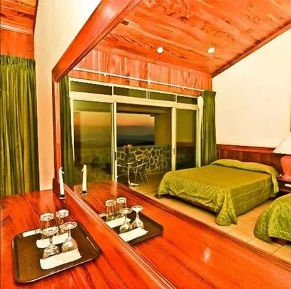 Superior Tek Büyük Yataklı Oda, 2 Çift Kişilik Yatak, Balkon, Bahçe Manzaralı