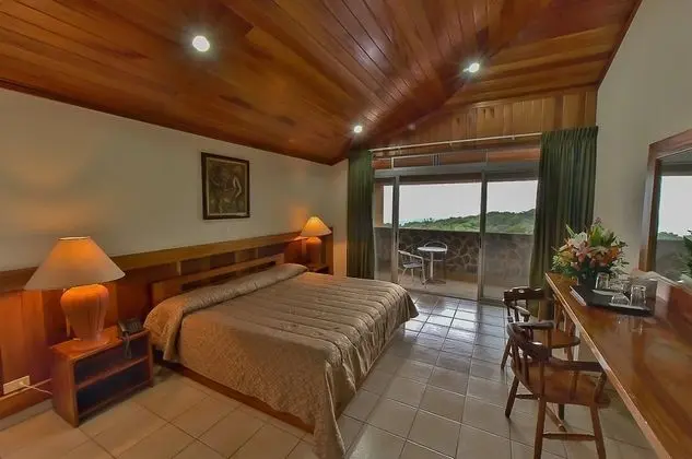 Superior Tek Büyük Yataklı Oda, 2 Çift Kişilik Yatak, Balkon, Bahçe Manzaralı