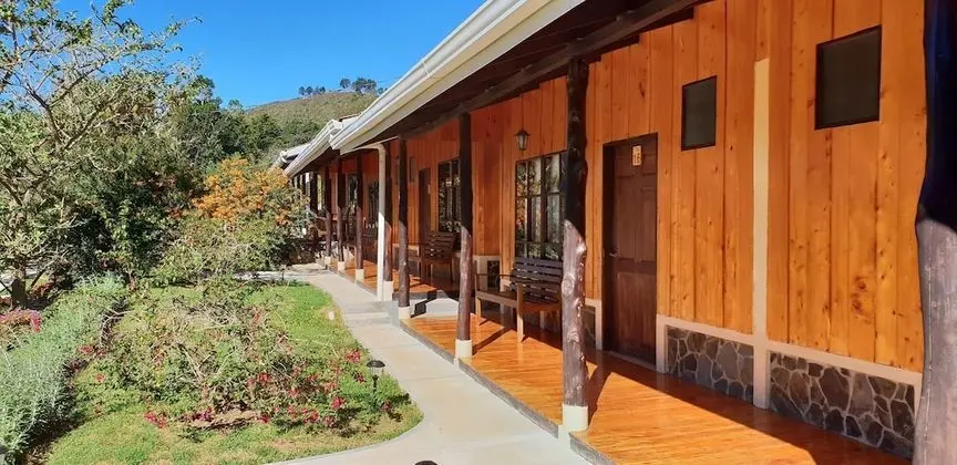 Standard Üç Kişilik Oda, Birden Çok Yatak, Banyolu/Duşlu, Dağ Manzaralı