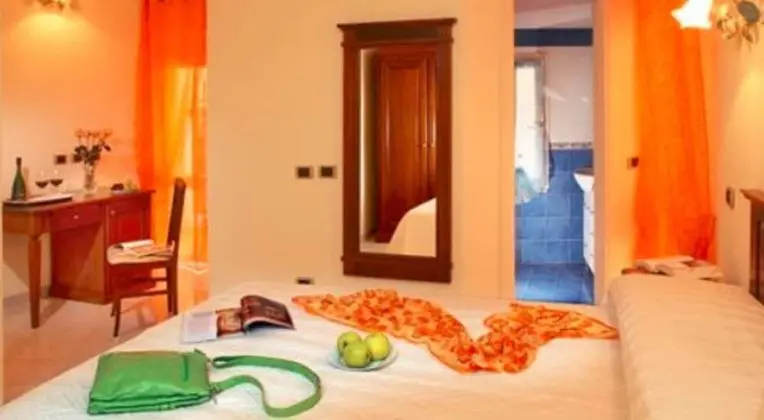 Tek Büyük veya İki Ayrı Yataklı Oda (No elevator)