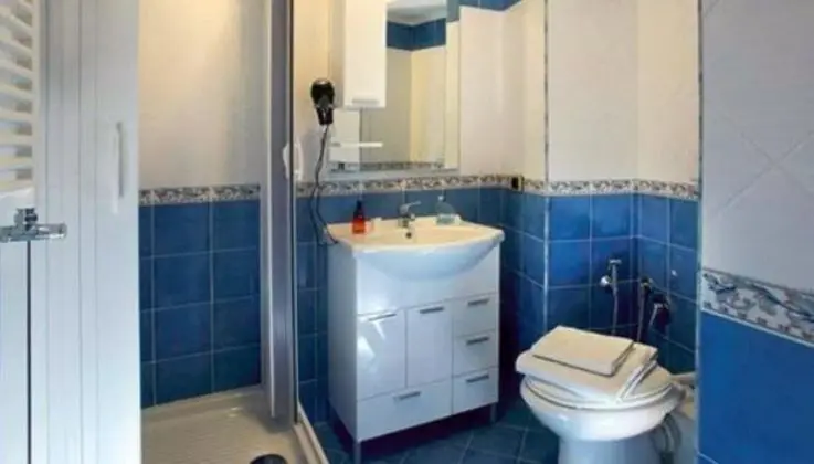 Tek Büyük veya İki Ayrı Yataklı Oda (No elevator)