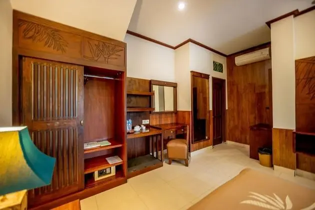 Deluxe Oda, Havuz Manzaralı