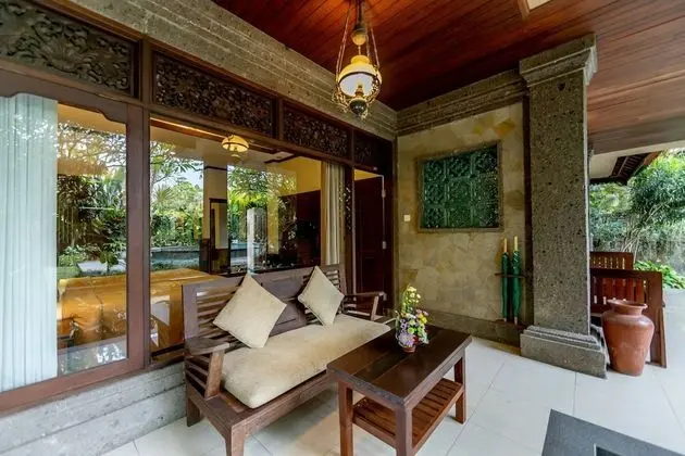 Deluxe Oda, Havuz Manzaralı