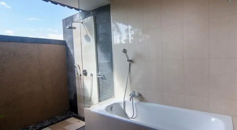 Deluxe Oda, Havuz Manzaralı