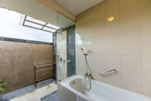 Deluxe Oda, Havuz Manzaralı