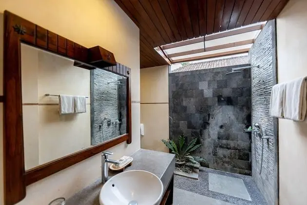 Deluxe Oda, Havuz Manzaralı