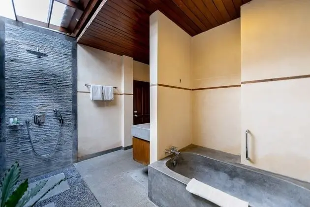 Deluxe Oda, Havuz Manzaralı