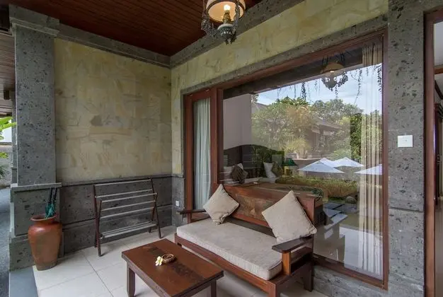 Deluxe Süit, Havuz Manzaralı