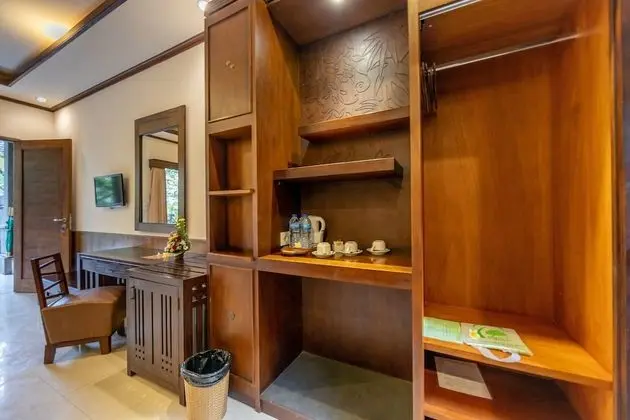 Economy Oda, 3 Tek Kişilik Yatak, Havuz Manzaralı