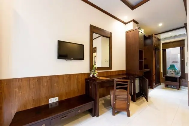 Economy Oda, 3 Tek Kişilik Yatak, Havuz Manzaralı