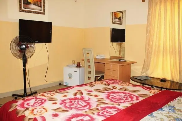 Standard Tek Büyük Yataklı Oda