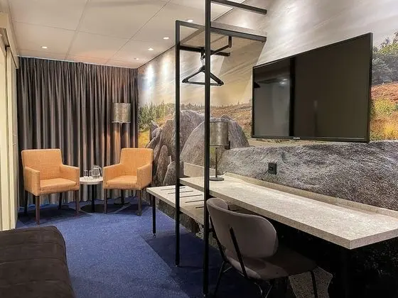 Tek Büyük Yataklı Oda, Ek Bina