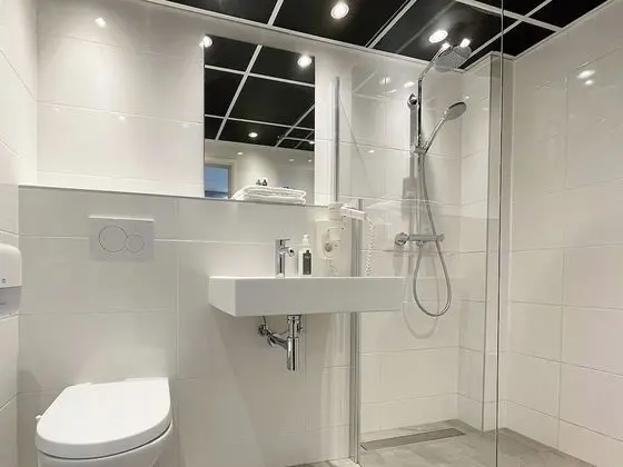 Tek Büyük Yataklı Oda, Ek Bina